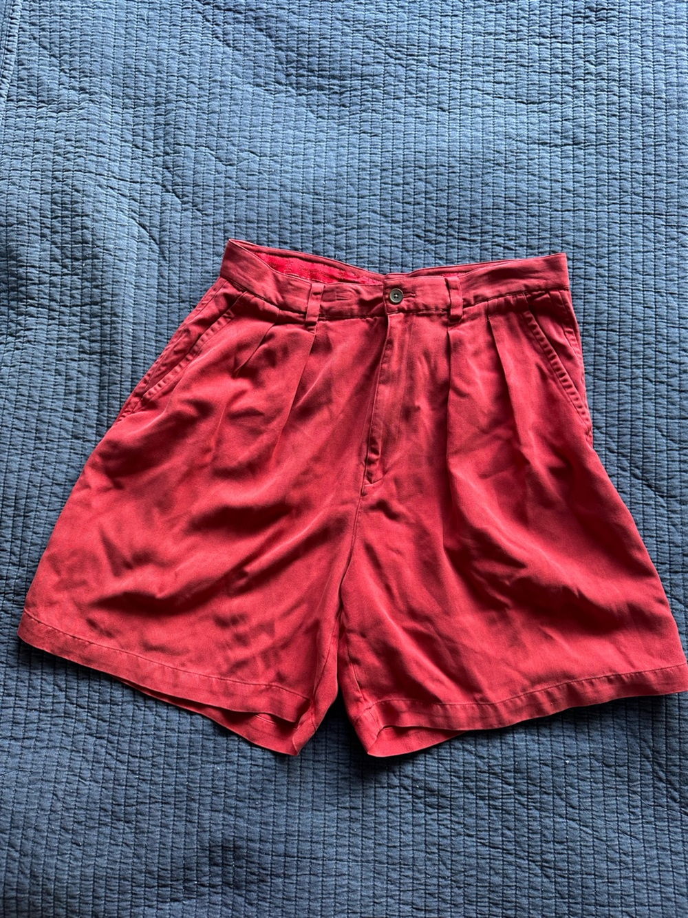 Tommy Bahama High-Waist Red Pleated Women's Shorts
